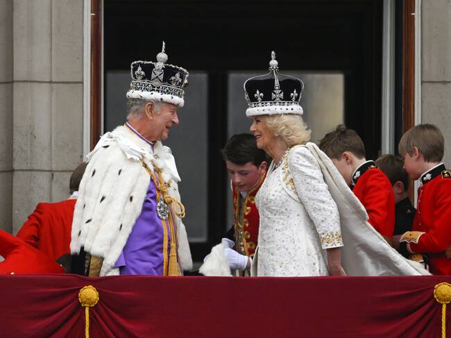 LONDON, ENGLAND - MAY 06: King Charles III and Queen Camilla can be seen on the Buckingham Palace balcony during the Coronation of King Charles III and Queen Camilla on May 06, 2023 in London, England. The Coronation of Charles III and his wife, Camilla, as King and Queen of the United Kingdom of Great Britain and Northern Ireland, and the other Commonwealth realms takes place at Westminster Abbey today. Charles acceded to the throne on 8 September 2022, upon the death of his mother, Elizabeth II. (Photo by Brandon Bell/Getty Images)