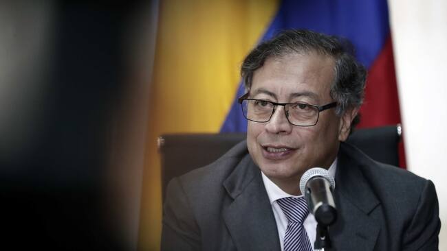 AME4870. SAN JOSÉ (COSTA RICA), 28/08/2023.- El presidente de Colombia, Gustavo Petro, da una declaración tras una visita a la Corte Interamericana de Derechos Humanos (CorteIDH) hoy, en San José (Costa Rica). Petro abogó este lunes por el fortalecimiento del Sistema Interamericano de Derechos Humanos a través de más financiamiento y con una ampliación que abarque explícitamente los derechos de la mujer, las de medio ambiente y los colectivos. EFE/ Jeffrey Arguedas