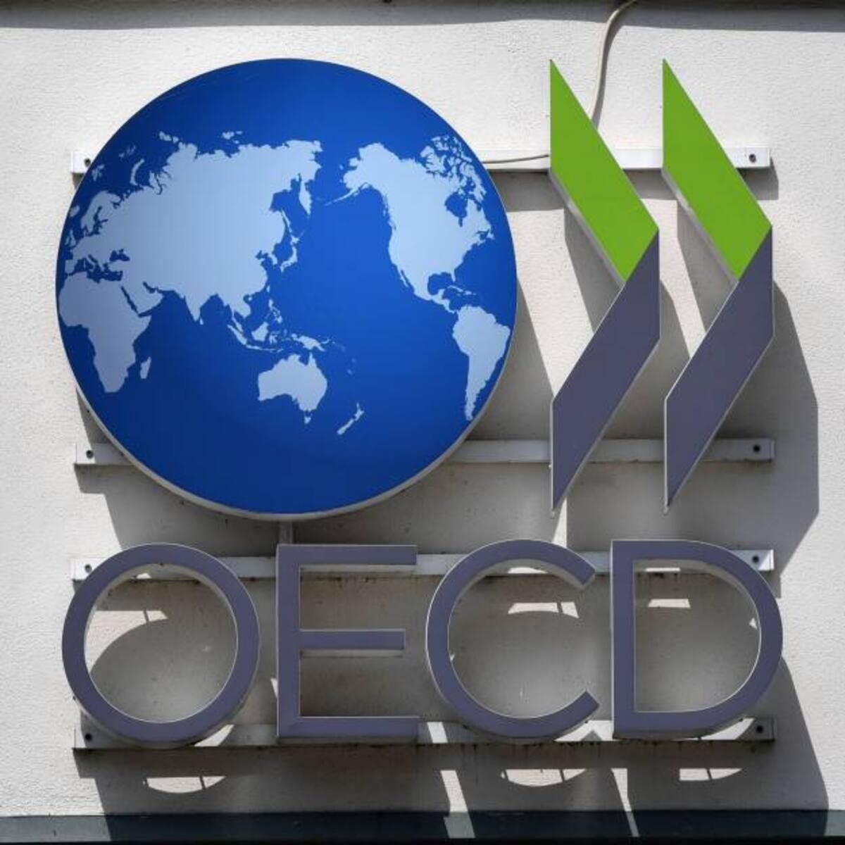 Luis Fernando Medina llega como embajador a la OCDE