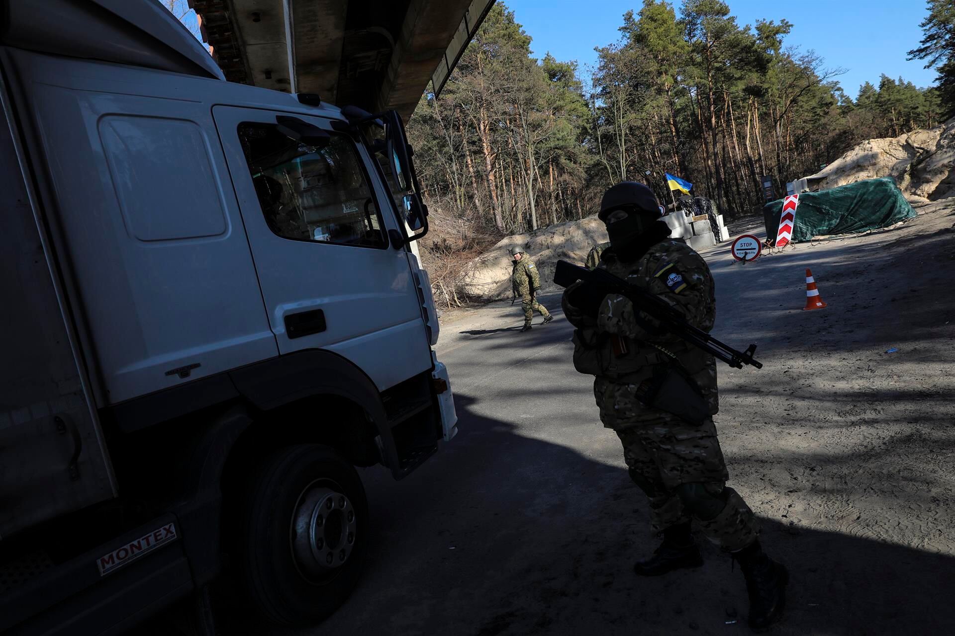 La ciudad de Kiev, asediada desde hace varios días por las tropas rusas, impondrá este martes de nuevo un toque de queda que finalizará el próximo día 17