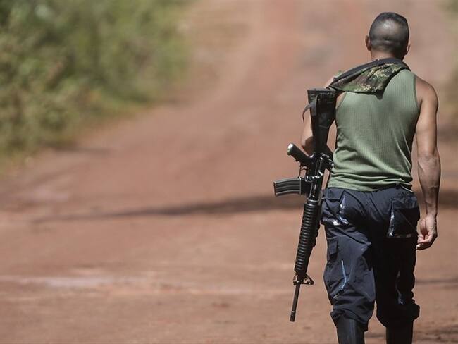 Según Serviaseo, cerca de 14 sujetos con armas de fuego de largo alcance intimidaron al personal operativo y efectuaron acciones vandálicas. Foto: Getty Images