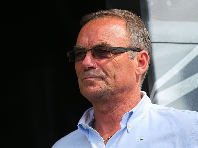 Si Egan Bernal regresa al Tour de Francia lo podría ganar: Bernard Hinault