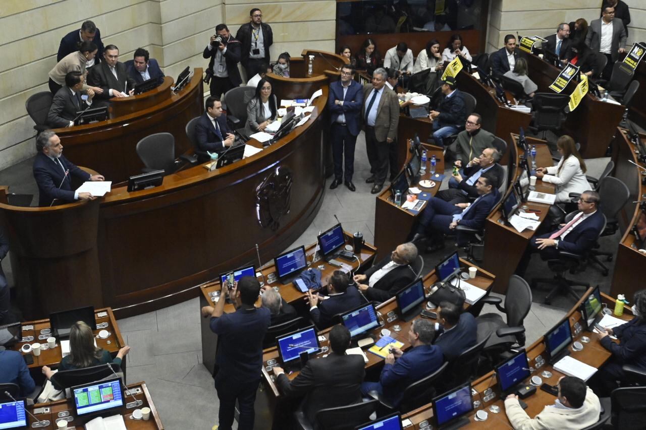 Faltan 12 artículos por votar de la Reforma laboral y el debate continuará este martes 17 de junio. Foto: (Colprensa - Catalina Olaya )