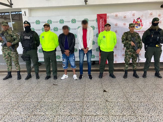 Capturan a presuntos traficantes de migrantes. Foto: Cortesía Policía.