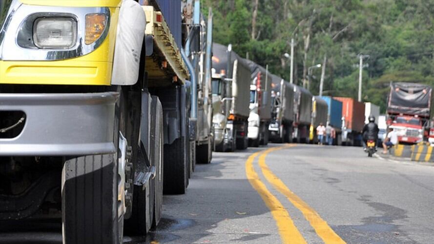 Transportadores de carga del país rechazan restricción de camiones por la calle 13. Foto: Colprensa
