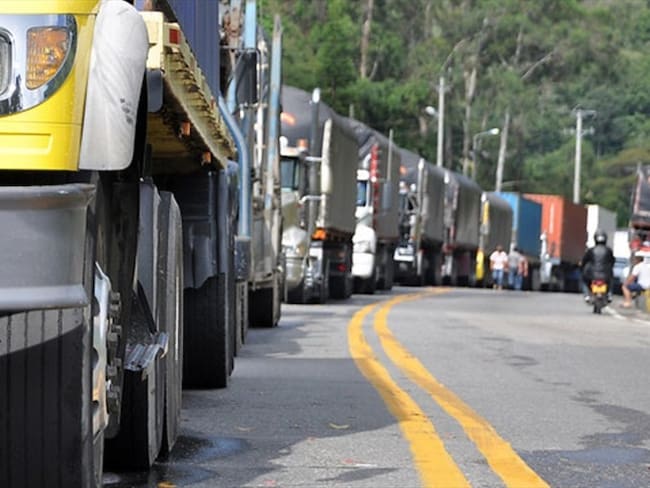 Transportadores de carga del país rechazan restricción de camiones por la calle 13. Foto: Colprensa
