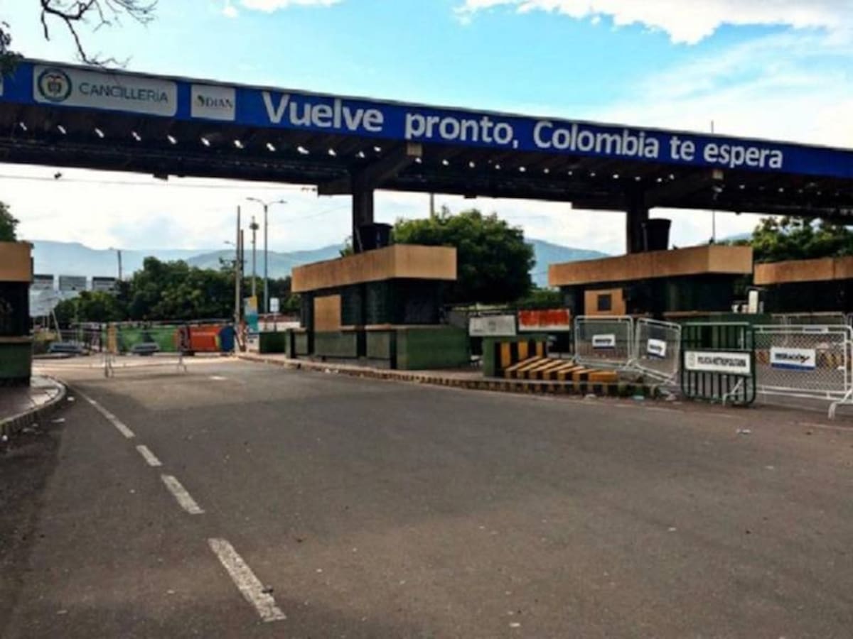 Se retoma ruta de transporte de pasajeros por el puente Internacional Simón Bolívar