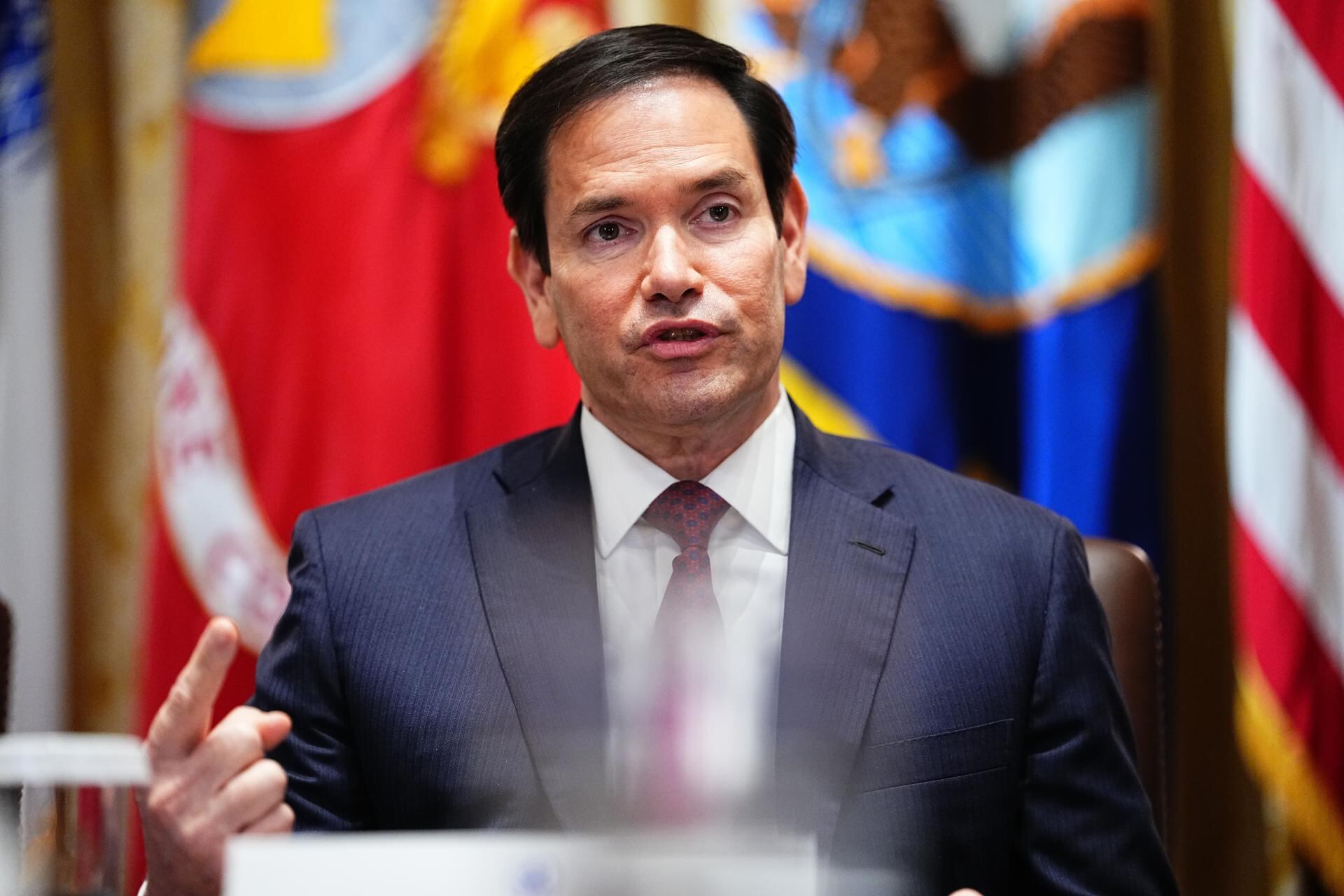 Marco Rubio dice que no va a especular “sobre lo que pueda suceder” en el Caribe. (Estados Unidos) EFE/EPA/AARON SCHWARTZ / POOL