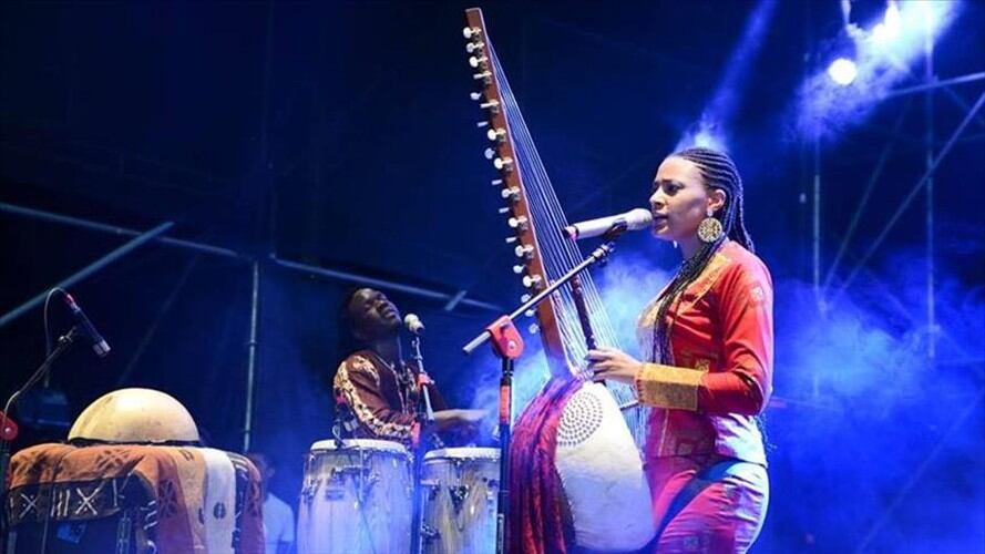 El ‘Backstage to the Future: Caribbean’ es una iniciativa que explora la promoción del patrimonio inmaterial de San Andrés y, en paralelo, forma a jóvenes en destrezas técnicas como la ingeniería de s. Foto: Agencia Anadolu