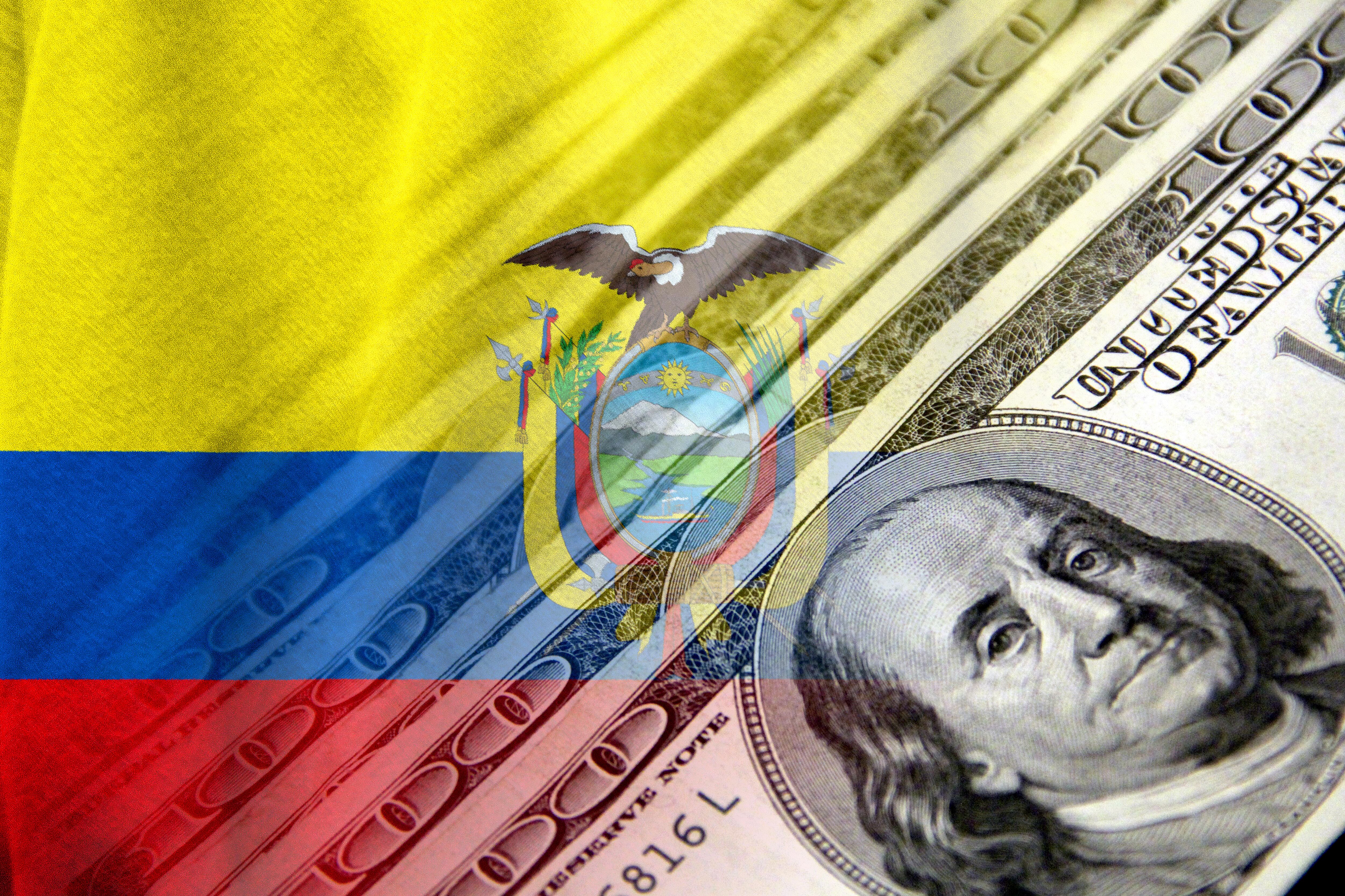 Ecuador bandera y dolares. Getty Images
