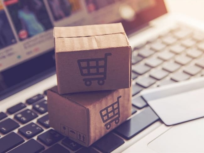 Las compras por internet se han convertido en una opción para quienes están desde sus casas.. Foto: Getty Images