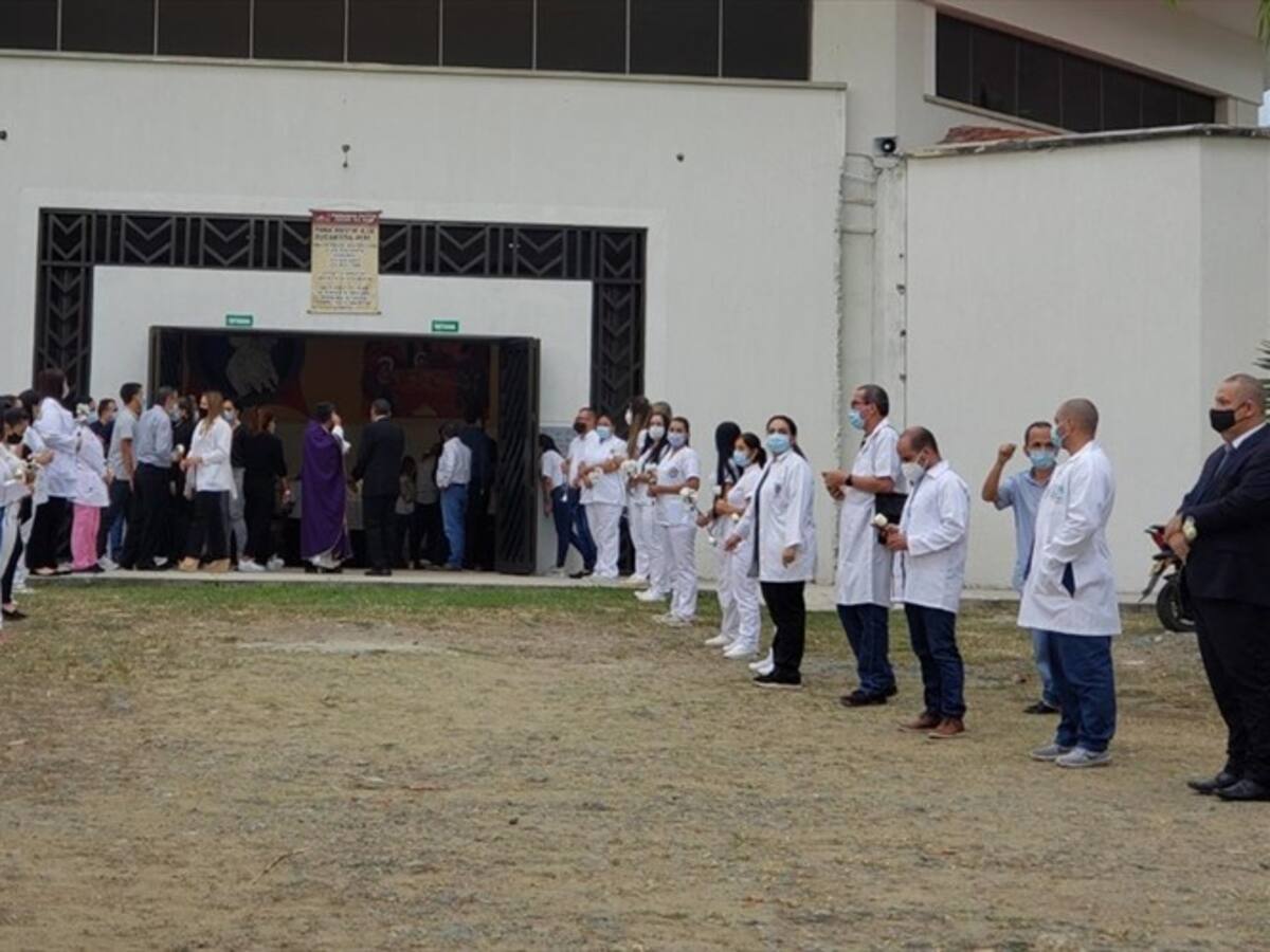 Buga despidió a tres de los cinco jóvenes asesinados en una finca en zona rural