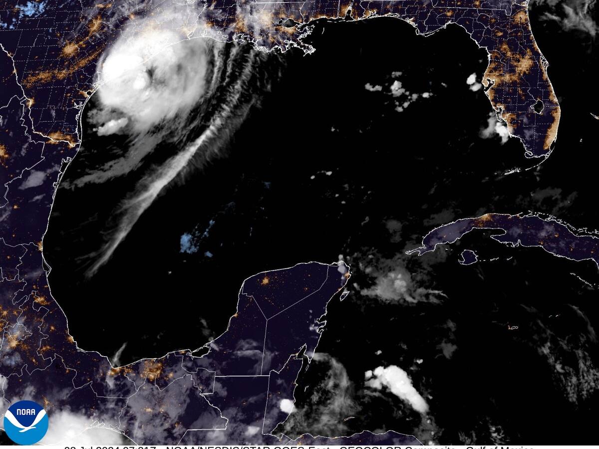 Dos muertos, un gran apagón y cientos de vuelos cancelados deja la tormenta Beryl en EE.UU.