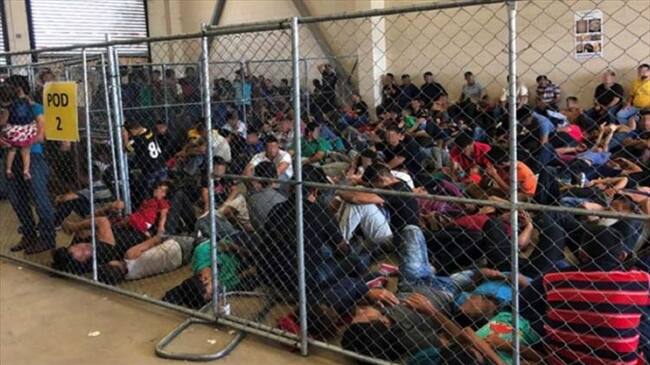 Personas capturadas en frontera entre México y Estados Unidos . Foto: Agencia Anadolu