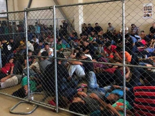 Personas capturadas en frontera entre México y Estados Unidos . Foto: Agencia Anadolu