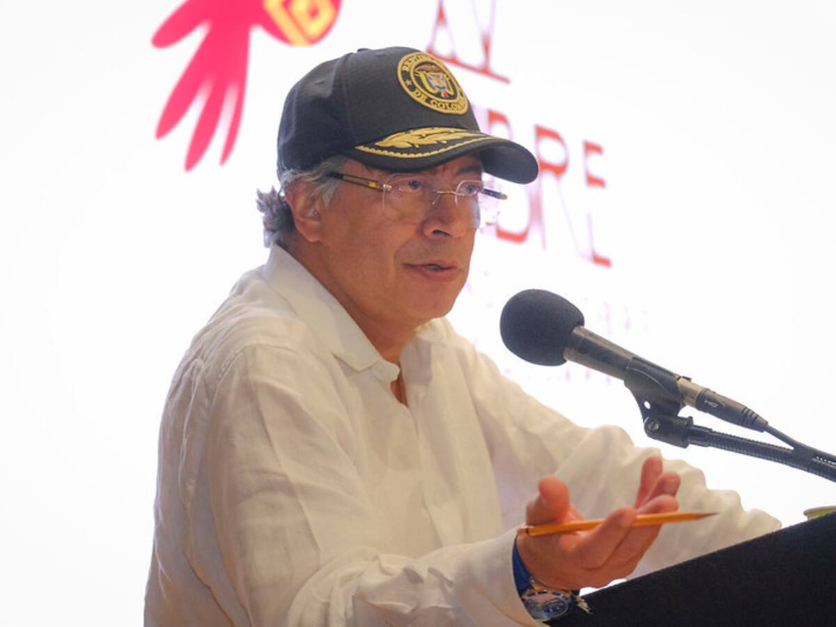 Presidente Petro aseguró que el expresidente Iván Duque “ayuda a genocidas”