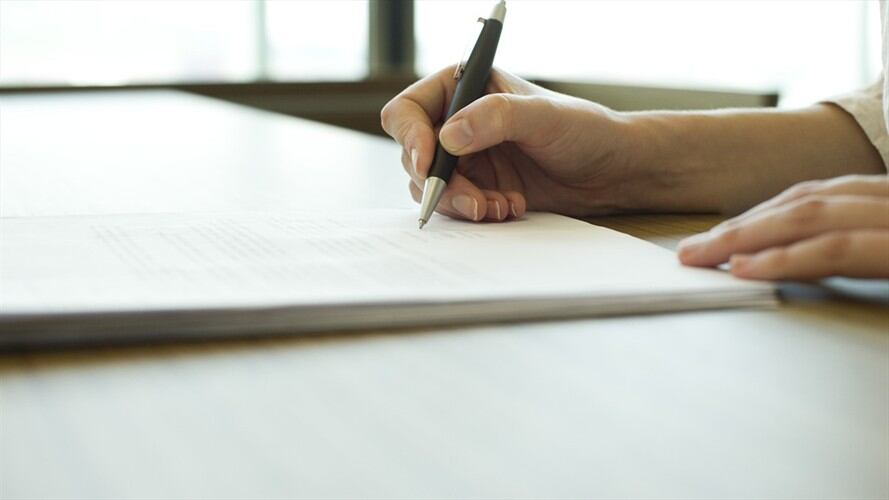 En los datos de la Fundación Integral y Social de Colombia, aparece la dirección del papá del Concejal, y el número de contacto, sería el mismo número telefónico del concejal Conservador. Foto: Getty Images