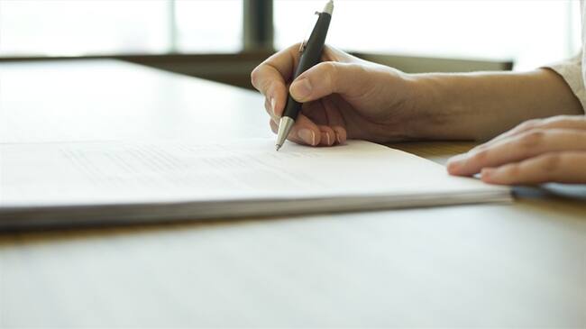 En los datos de la Fundación Integral y Social de Colombia, aparece la dirección del papá del Concejal, y el número de contacto, sería el mismo número telefónico del concejal Conservador. Foto: Getty Images