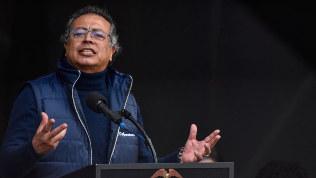 “Prefirieron traquetear que entregar la paz”: Petro tras bombardeo a disidencias que dejó 19 muertos