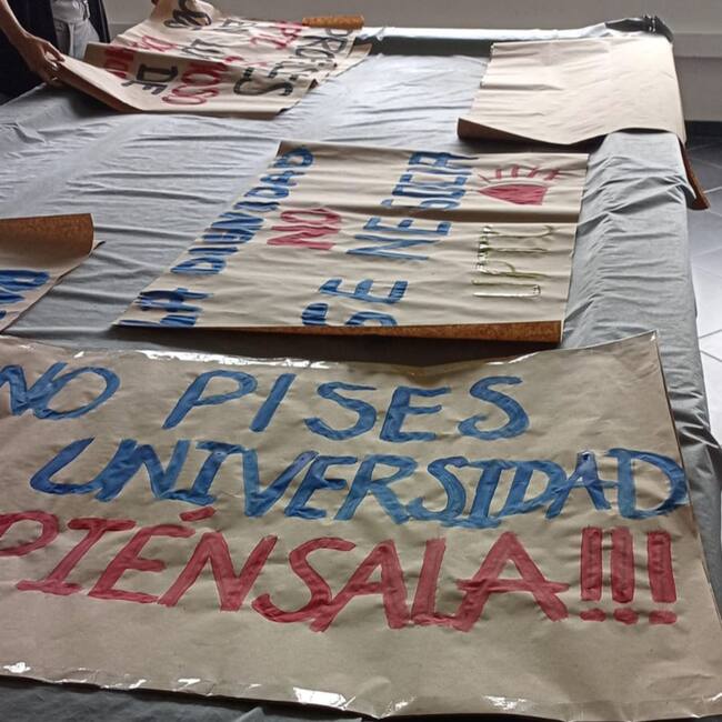 Foto: Los docentes llevan cinco semanas en asamblea permanente.