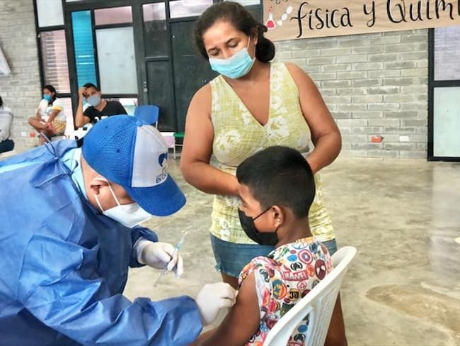 Más de 500 niños han sido vacunados contra el COVID-19 en Montería. Foto: prensa Alcaldía Montería