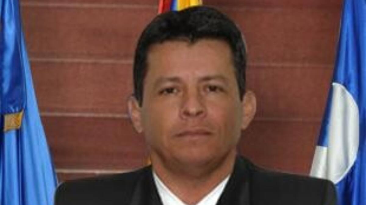 Exdirector del DNI tenía 9 vehículos blindados para viajes nacionales, alerta CGR