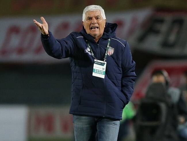 Los viajes son un desgaste brutal para los futbolistas: Julio Comesaña