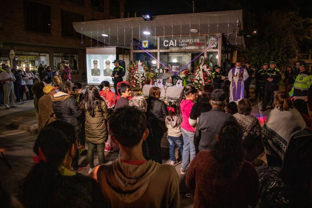 Homenaje a policías asesinados en Bosa. Foto: Alcaldía de Bogotá