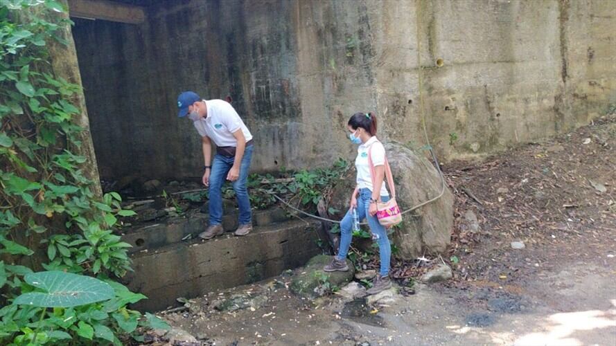 Hallan vertedero de aguas residuales y grasas en río de la Sierra Nevada. Foto: Corpamag