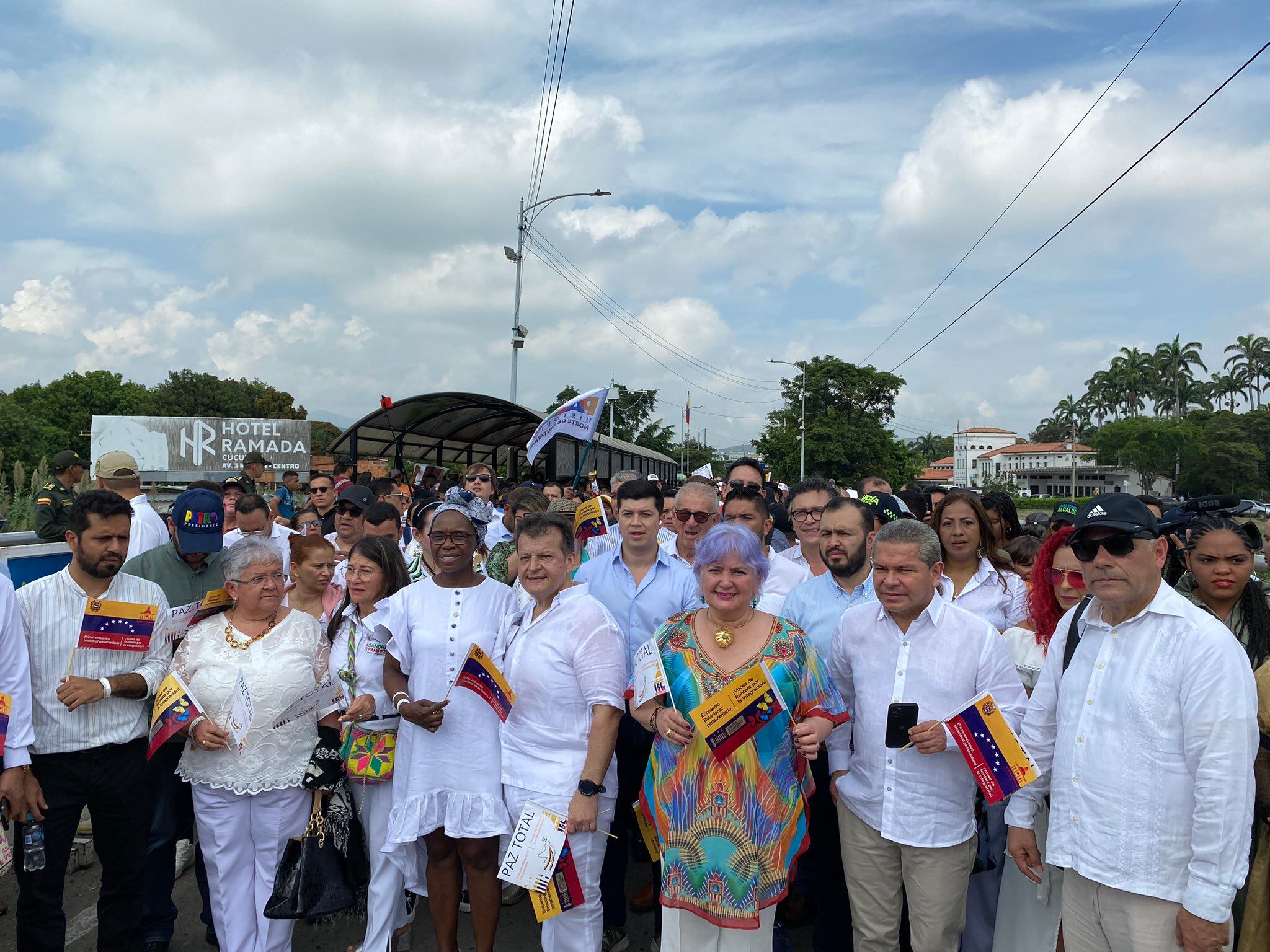 Reunión de diplomáticos colombianos y venezolanos. Foto: senadora Gloria Flórez