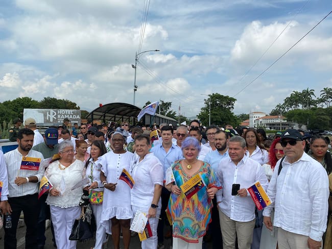 Reunión de diplomáticos colombianos y venezolanos. Foto: senadora Gloria Flórez