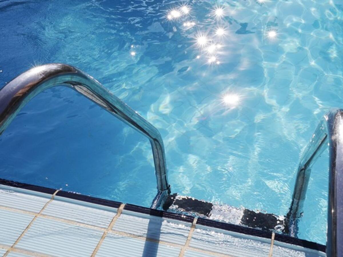 ¿Se puede contagiar el coronavirus por medio de piscinas o playas?