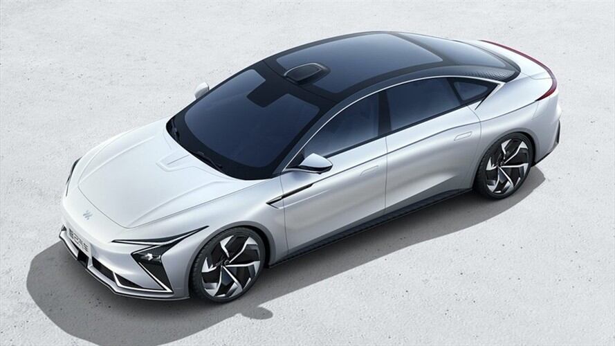 Alibaba lanza su nuevo vehículo eléctrico. Foto: Twitter: @motorauthority