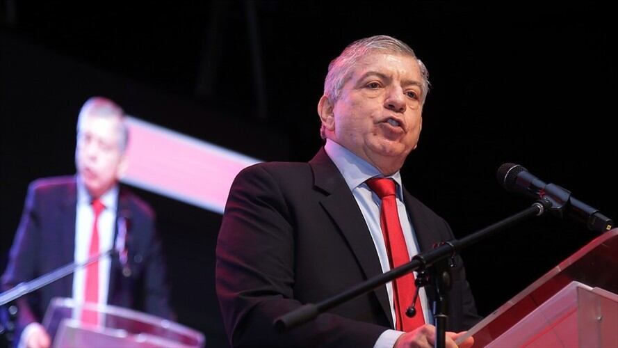 El Partido Liberal, liderado por el expresidente César Gaviria, presentará acciones judiciales para "defender el agua de la explotación de oro que se quiere hacer en Santander". Foto: Colprensa