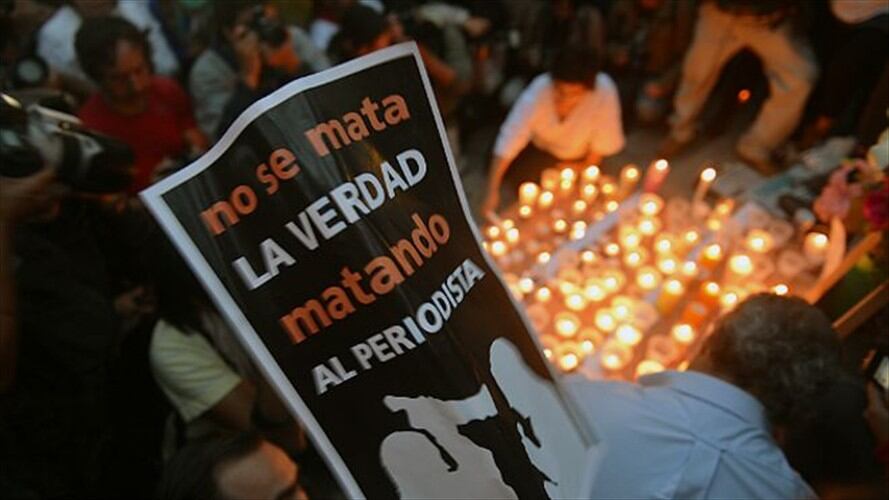 Protesta por el asesinato de un periodista en México (archivo)Image copyrightAFP Image caption El cuerpo de la periodista Anabel Flores fue hallado un día después de haber sido secuestrada.. Foto: BBC Mundo
