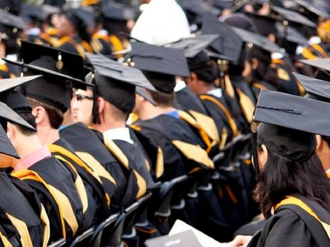 Estudiantes denuncian trabas en el proceso de graduación en una universidad-Colprensa