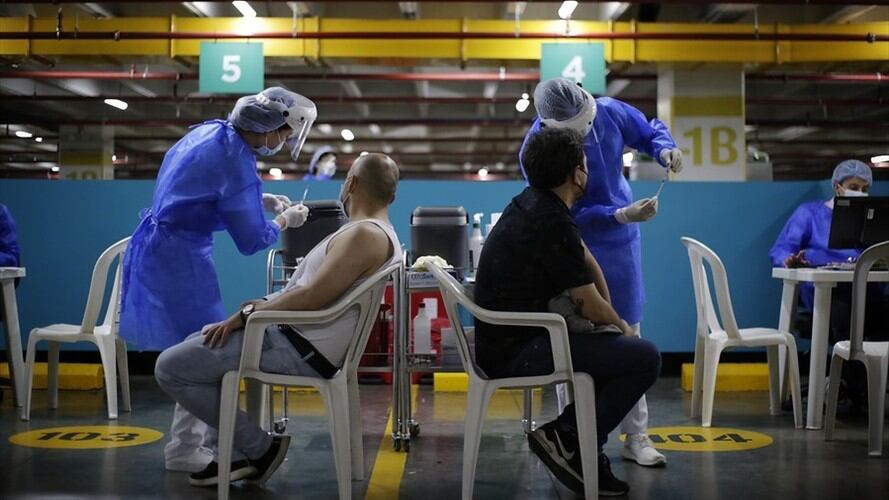 Vacunación contra el COVID-19 en centros comerciales de Bogotá. Foto: Colprensa