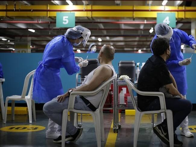 Vacunación contra el COVID-19 en centros comerciales de Bogotá. Foto: Colprensa