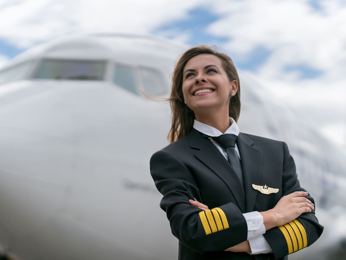 Requisitos para convertirse en piloto de avión en Colombia: licencias y sueldos