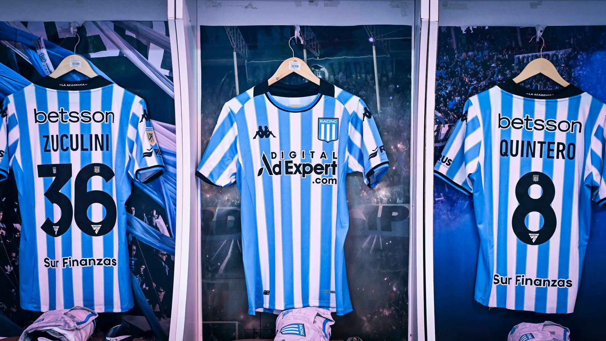 Camisetas de Racing usadas en el clásico contra Independiente. 24 de febrero 2024. Foto: Twitter Racing.