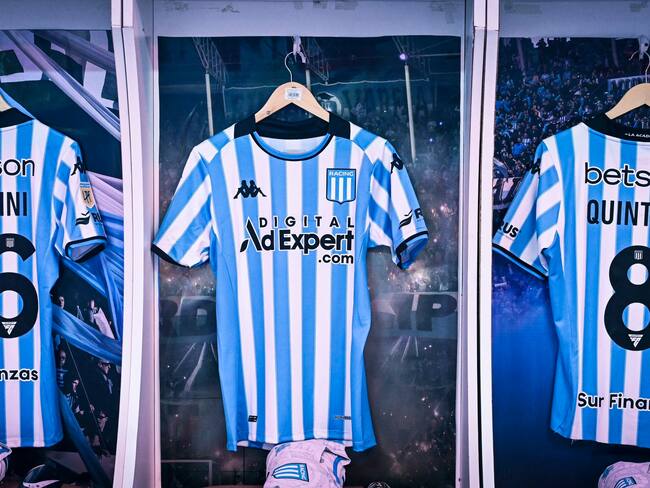 Camisetas de Racing usadas en el clásico contra Independiente. 24 de febrero 2024. Foto: Twitter Racing.