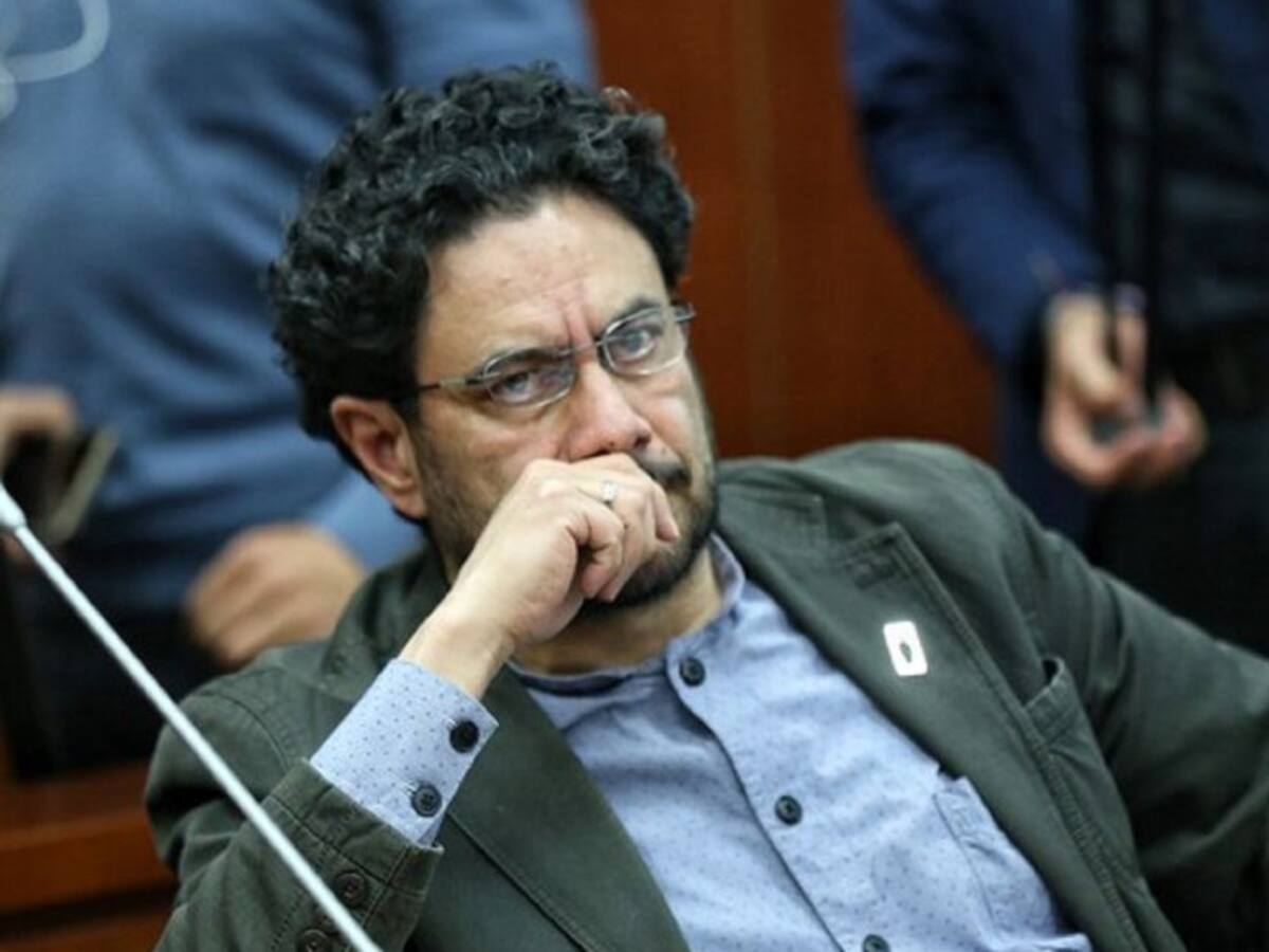 “Como no pueden con nosotros, acuden a la calumnia”: Cepeda por polémica sobre Antioquia