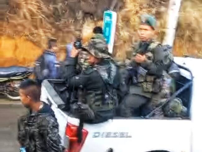 Integrantes de las disidencias de las Far se movilizaban por el sector rural de Caldono en dos camionetas registradas como hurtadas. Crédito: Suministrada.
