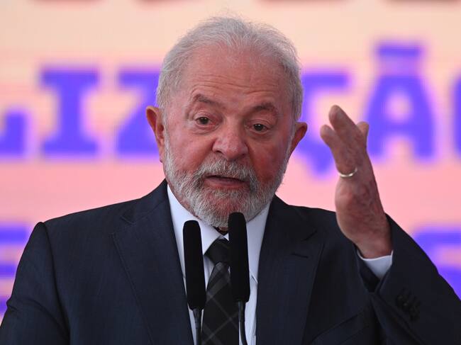 El presidente de Brasil, Luiz Inácio Lula da Silva, habla durante la ceremonia de sanción del proyecto de ley que actualiza la Ley de Cuotas para el ingreso a universidades públicas e institutos federales hoy, en el Palácio del Planalto, en Brasilia (Brasil). EFE/ Andre Borges