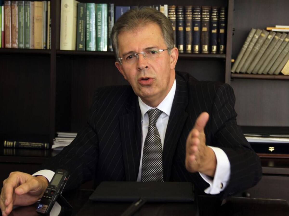 “La juez falló en derecho”: exmagistrado Arrubla sobre condena contra el expresidente Álvaro Uribe
