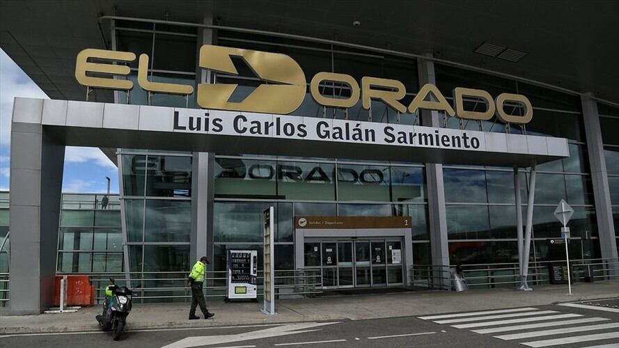 En el aeropuerto El Dorado de Bogotá se hizo la instalación del primer puesto de vacunación contra el COVID-19. Foto: Colprensa