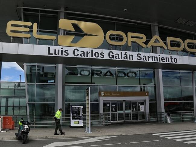 En el aeropuerto El Dorado de Bogotá se hizo la instalación del primer puesto de vacunación contra el COVID-19. Foto: Colprensa