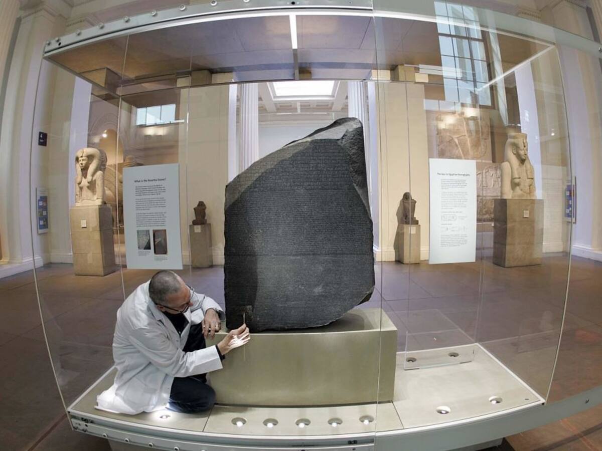 Piedra de Rosetta, uno de los hallazgos arqueológicos más importantes de la historia