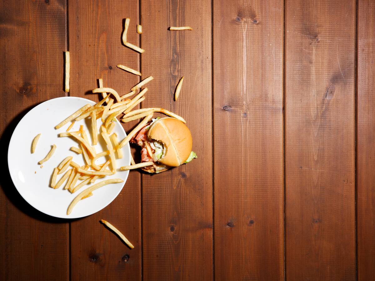 ¿Regla de ‘los 5 segundos’ con la comida funciona? Esto dice la ciencia