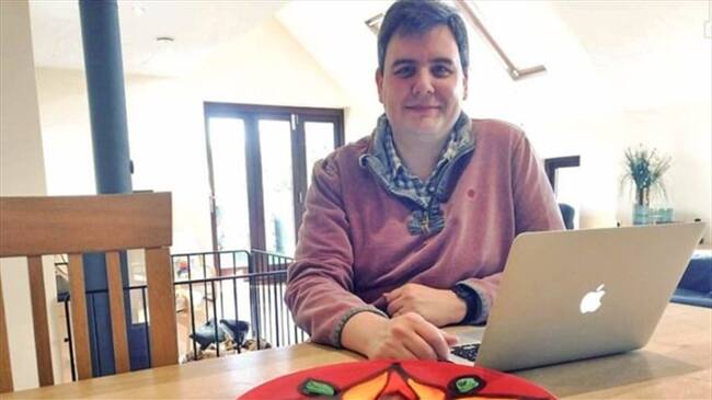 Simon Daykin ha creado su propio hogar inteligente. Foto: BBC Mundo
